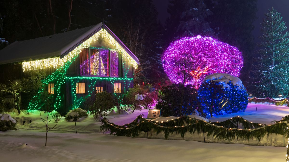 A Hendersonville home lit for Christmas at night